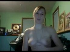 Blonde girl dildoing on Tinychat