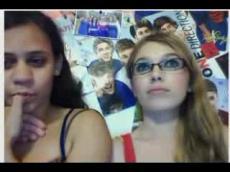Two Omegle girls Flahing on webcam, stickam videos 
