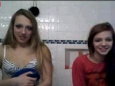 Two girls flashing on Younow, stickam videos 