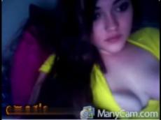 Brunette girl toying pussy on Omegle