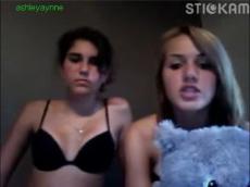 2 Stickam whores playing on live chat